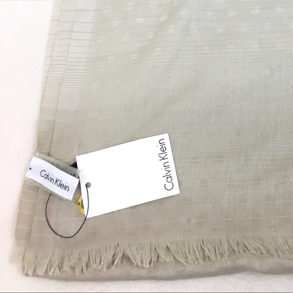 [Calvin Klein] NWT Cream Scarf wFaint Circle Print